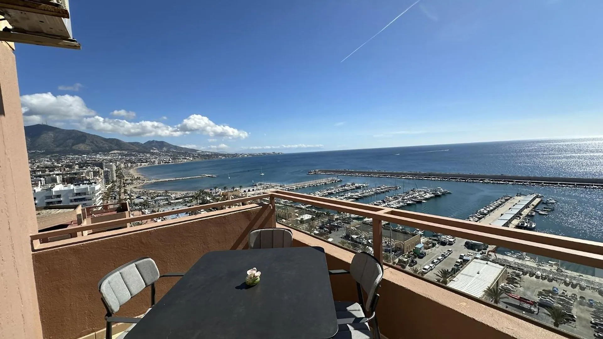 Atico Con Piscina Privada Y Vistas Al Mar Apartment Fuengirola
