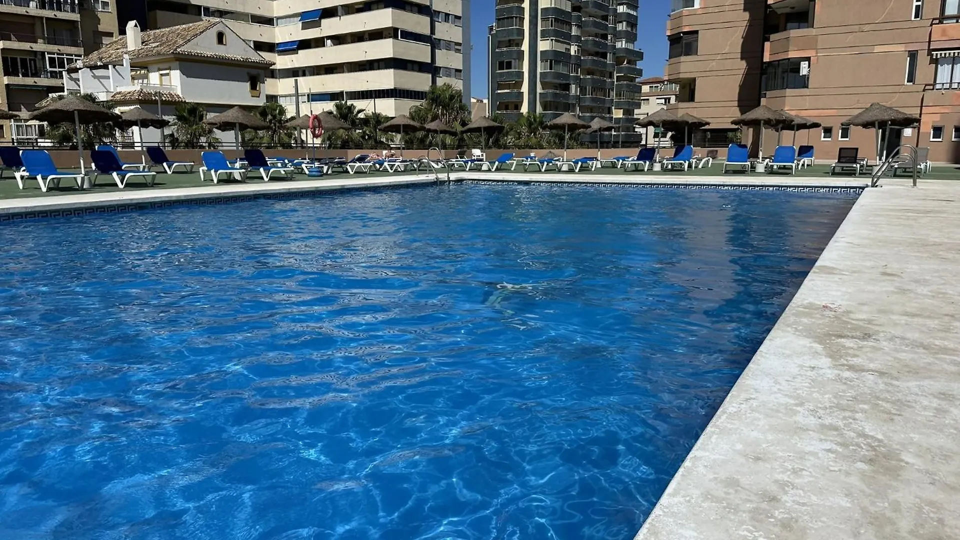 Atico Con Piscina Privada Y Vistas Al Mar Apartment Fuengirola